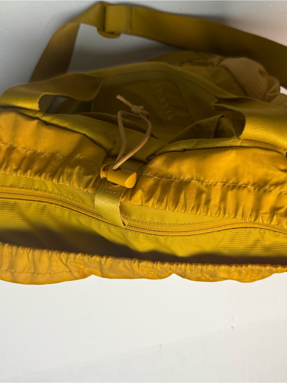Rare Herschel Supply Co. Barnes Trail Tote In Yellow Mustard Water Resistant - Picture 7 of 15